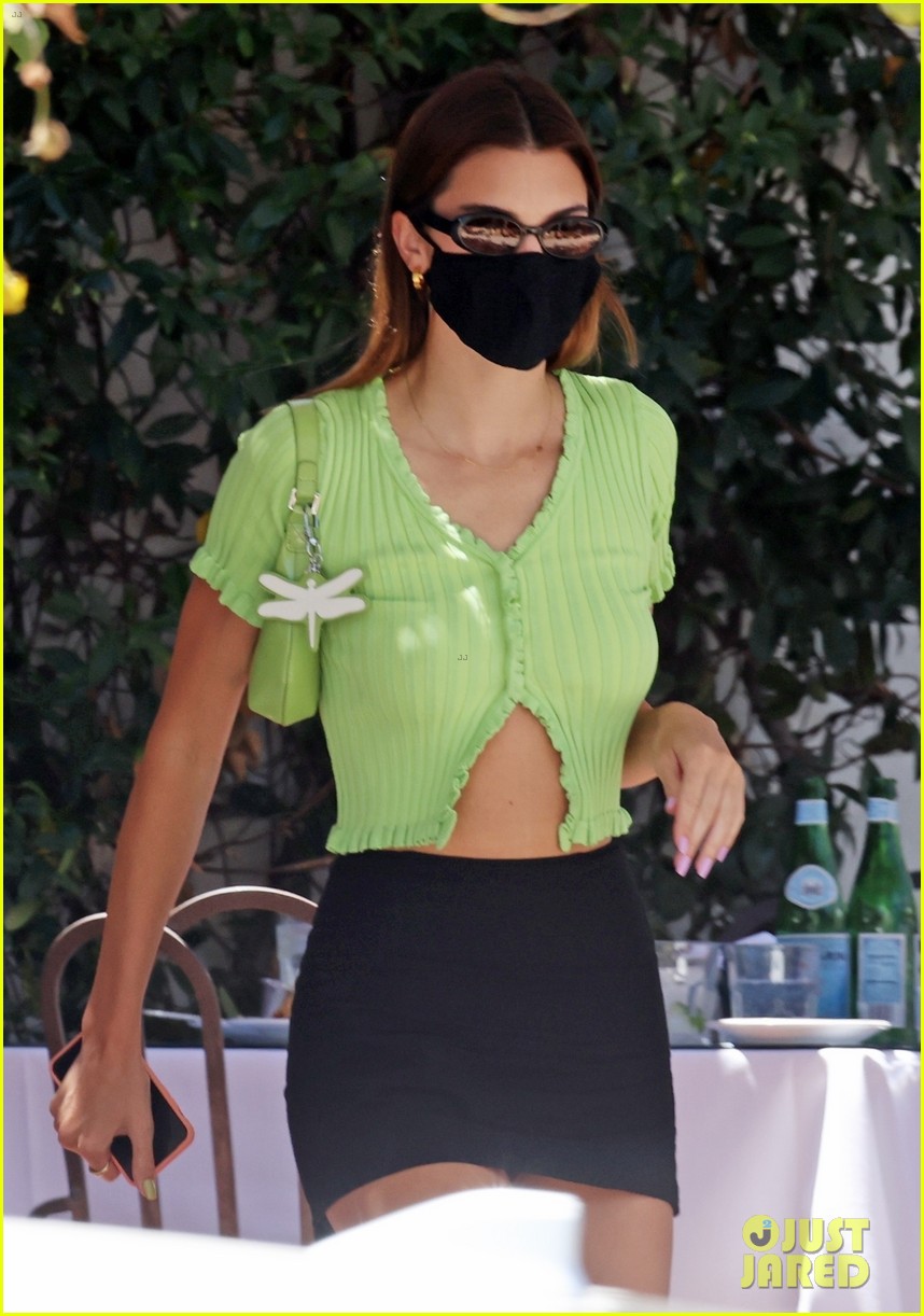 kendall jenner cute green crop top at lunch 03