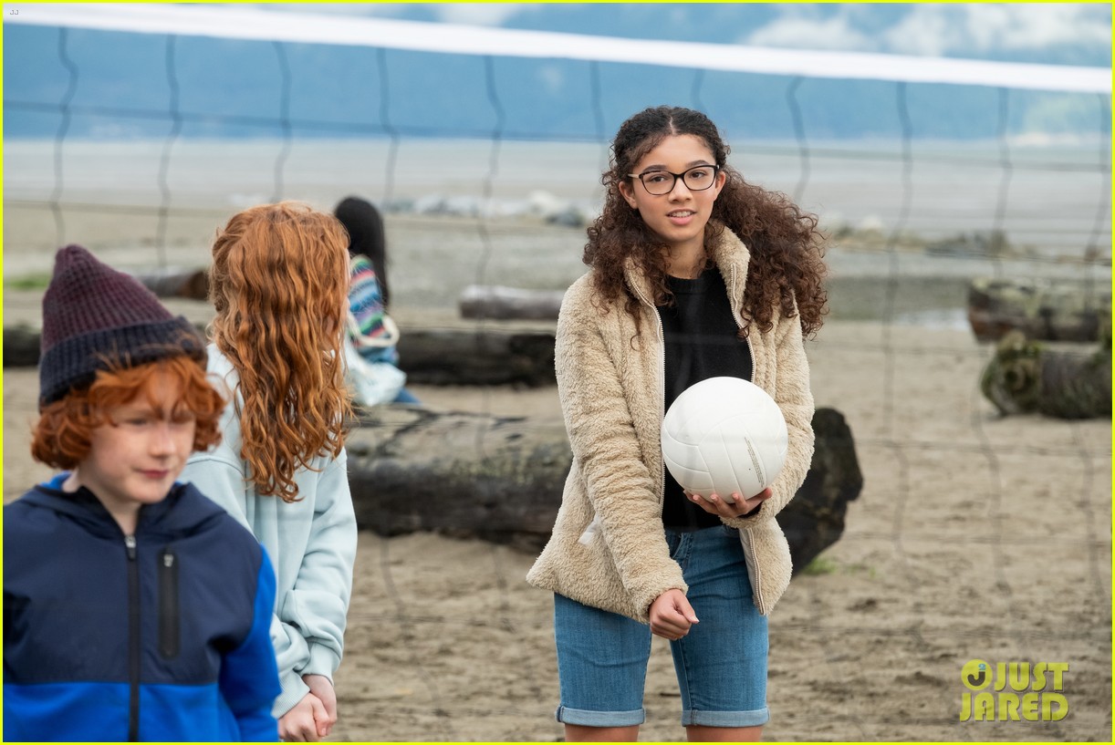 learn more about the baby sitters club actress malia baker 02