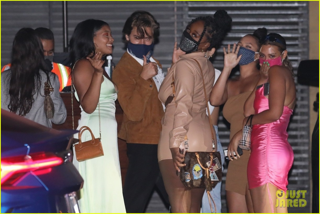 cole sprouse surrounded by ladies after dinner 10