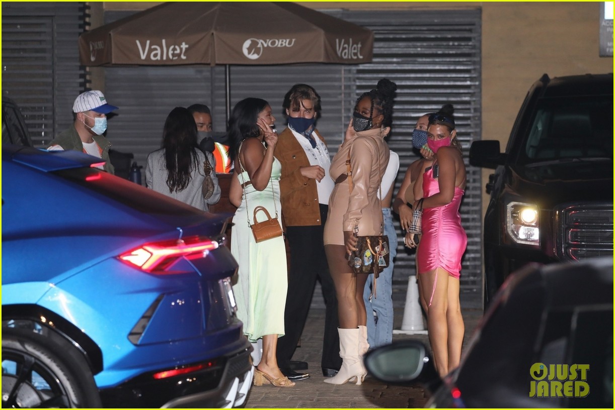cole sprouse surrounded by ladies after dinner 14