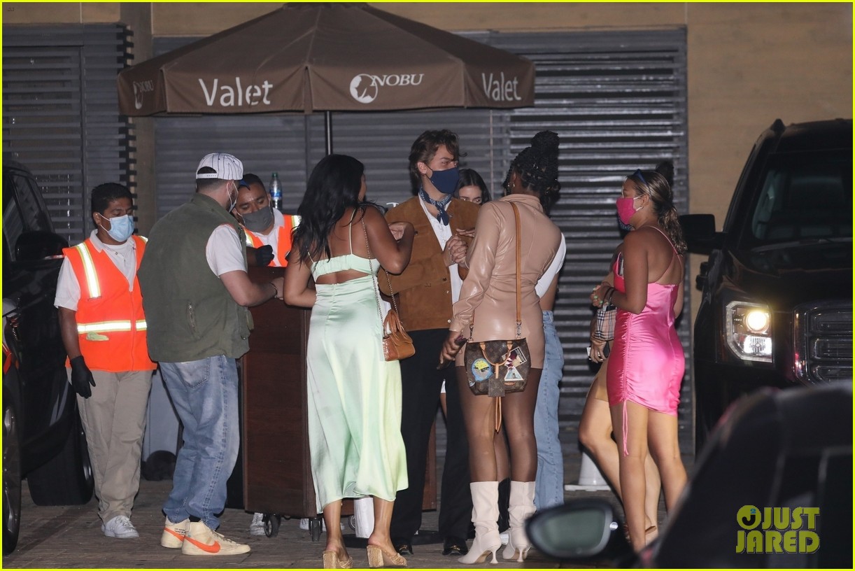 cole sprouse surrounded by ladies after dinner 15