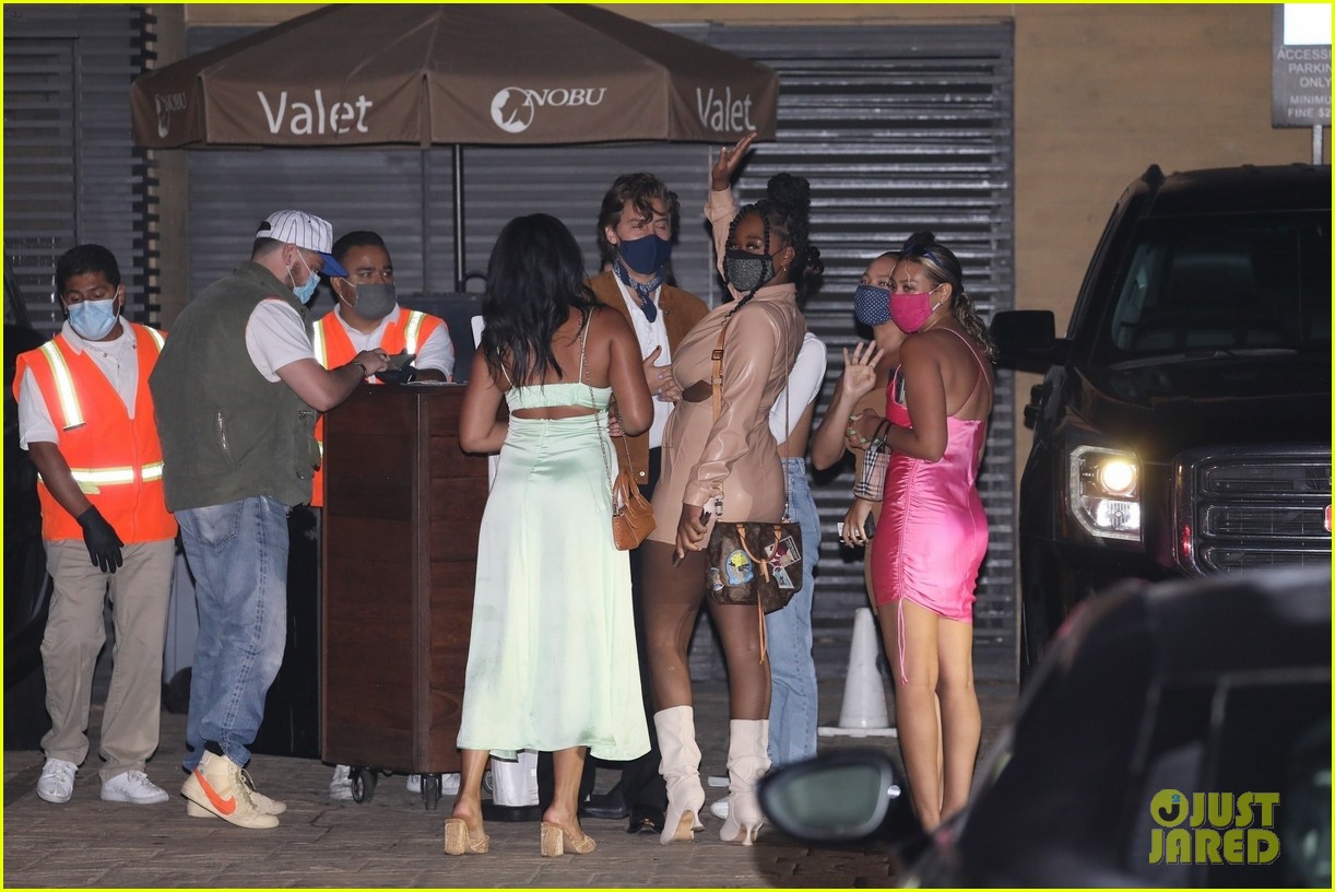 cole sprouse surrounded by ladies after dinner 24