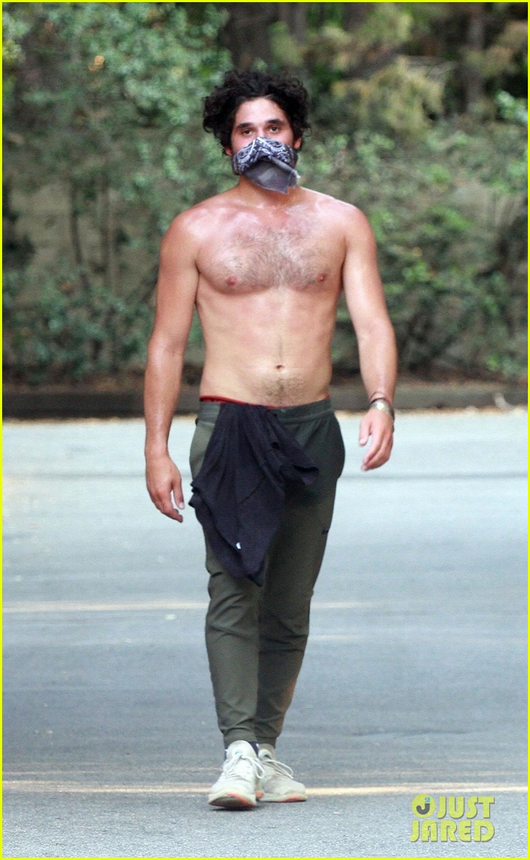 dwts pro alan bersten shows off shirtless body on hike 02