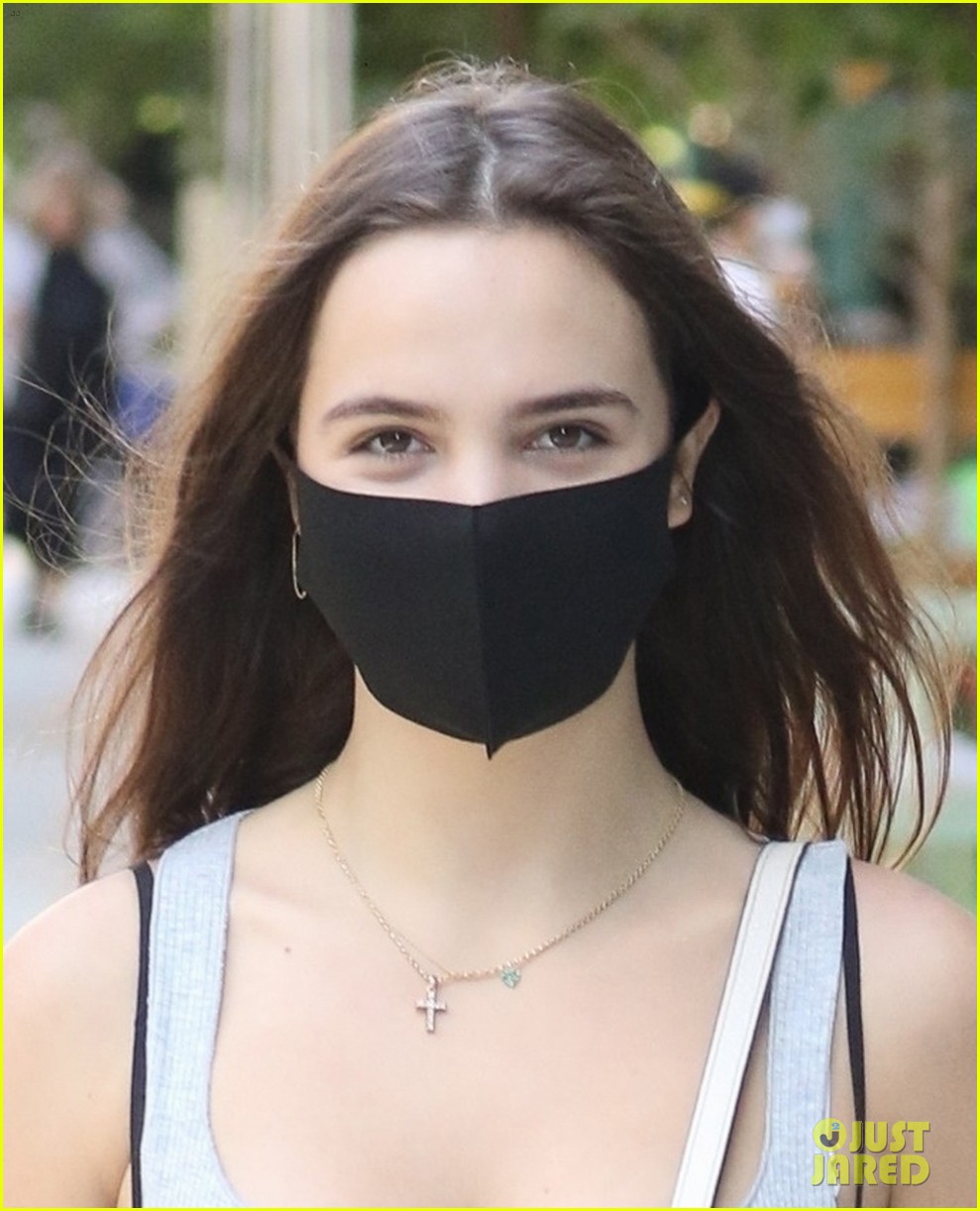 bailee madison is getting back to work in vancouver 01