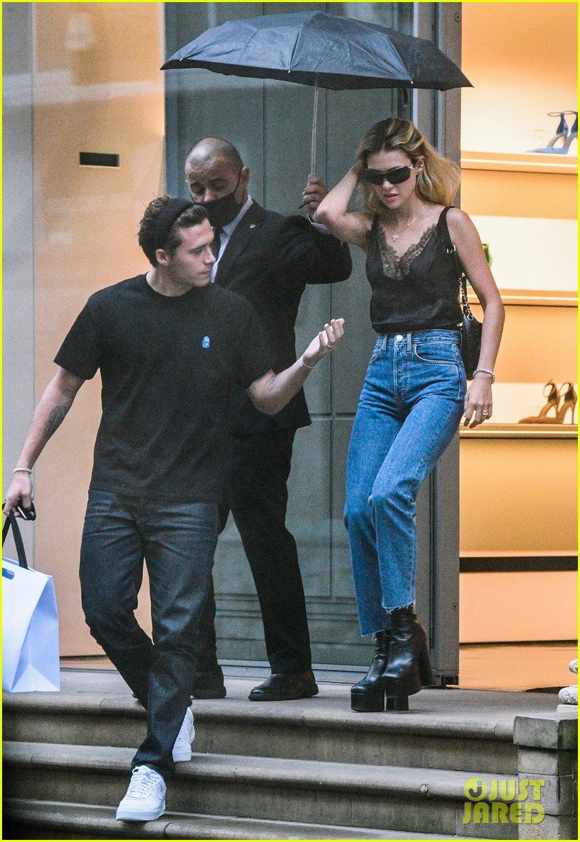 brooklyn beckham at his moms store with nicola peltz 05