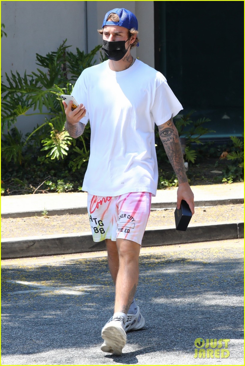 Justin Bieber Holds Hands With Hailey After A Tuesday Lunch Date Photo 1297330 Photo Gallery