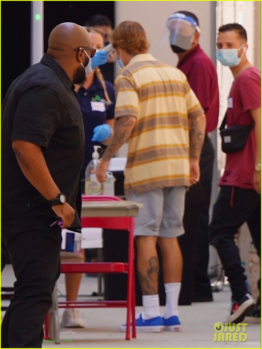 justin bieber hailey bieber temps checked arriving for project set 06