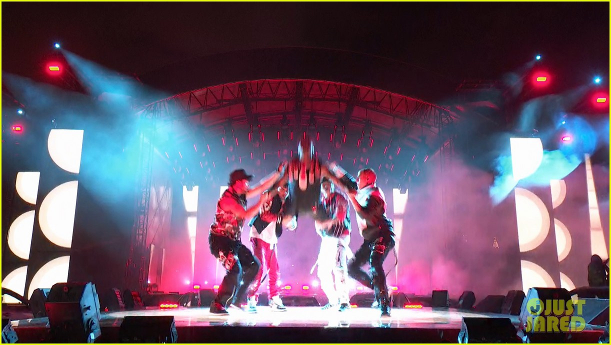 cnco take the stage for their first vmas performance 04