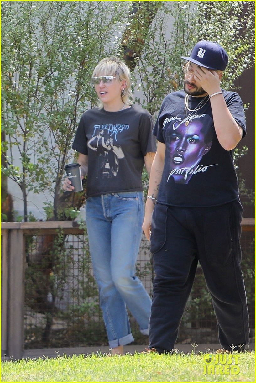 miley cyrus steps out after split cody simpson 01