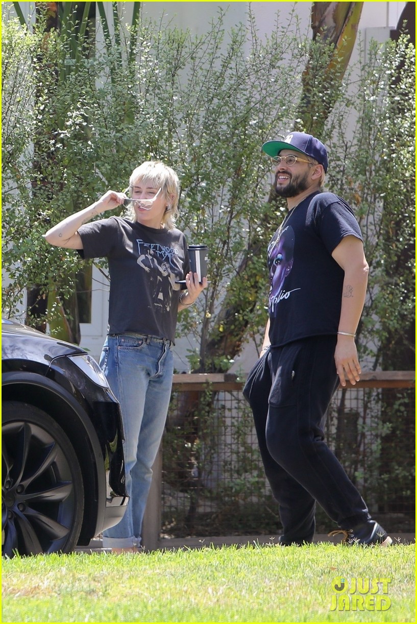 miley cyrus steps out after split cody simpson 04