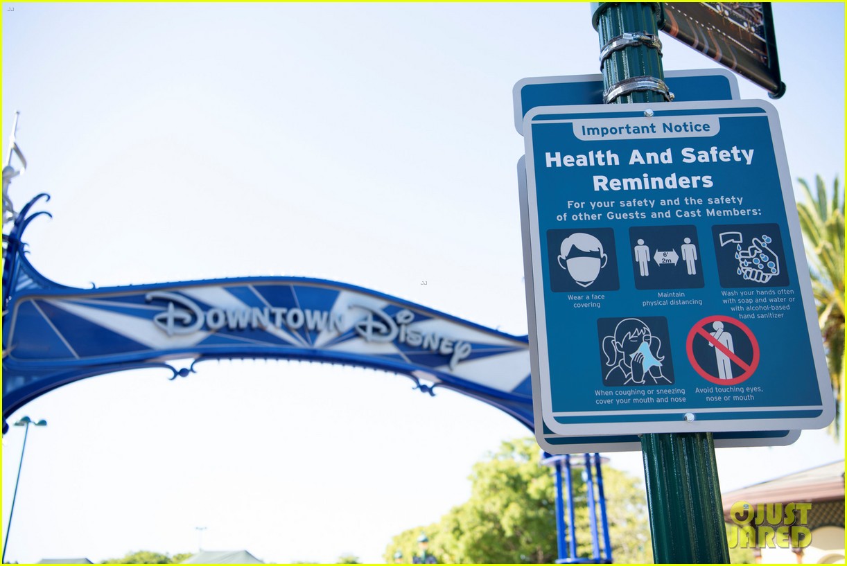 disneyland reopening may not happen until 2021 under new guidelines 02