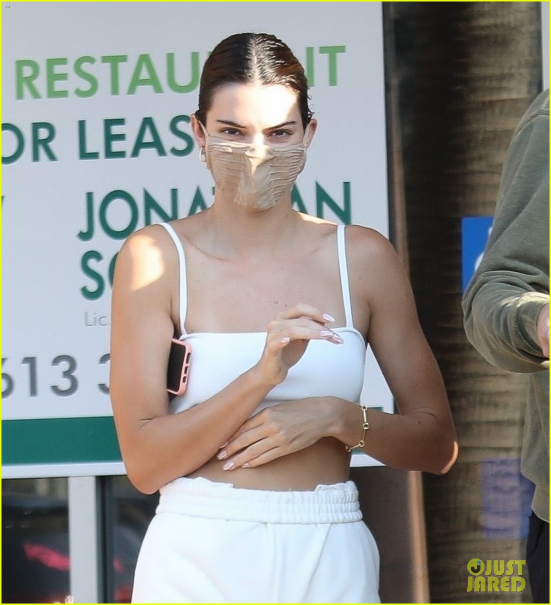 kendall jenner pet store with devin booker 04
