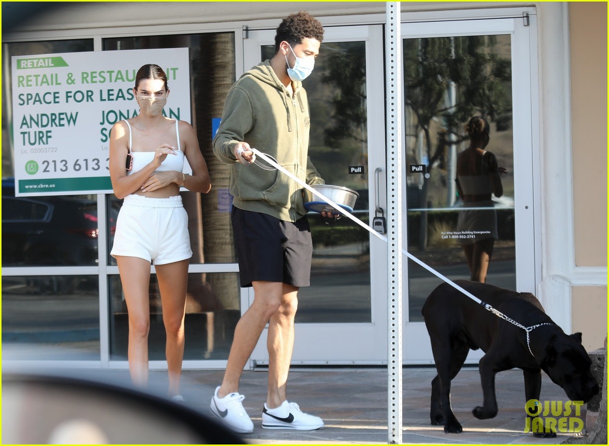 kendall jenner pet store with devin booker 05