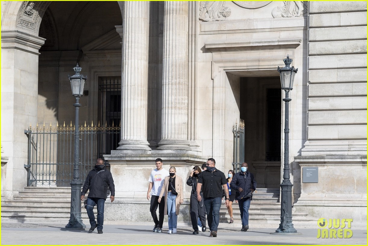 kylie jenner visits the louvre with fai khadra friends 28