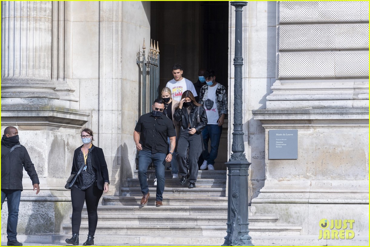 kylie jenner visits the louvre with fai khadra friends 36