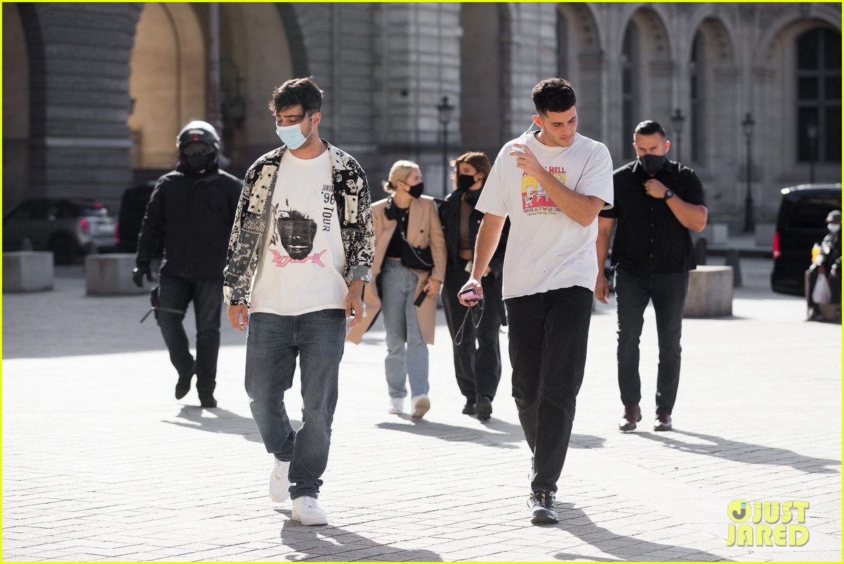 kylie jenner visits the louvre with fai khadra friends 55