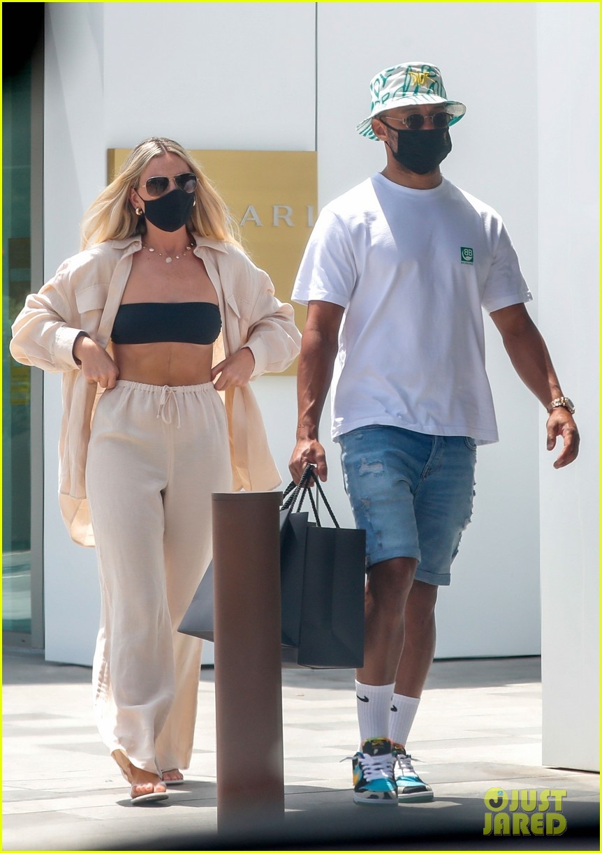 perrie edwards bf alex oxlade chamberlain go shopping in spain 05