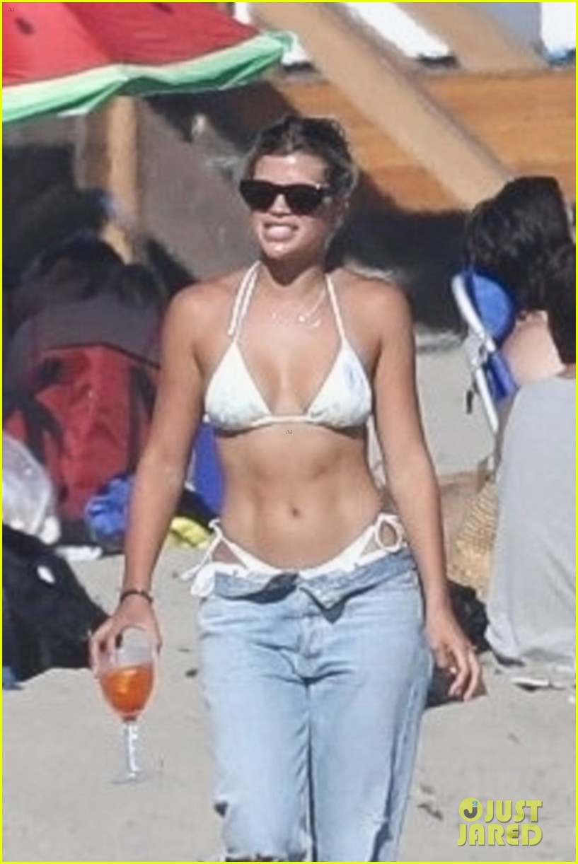 sofia richie shows off super toned abs during day at beach 02