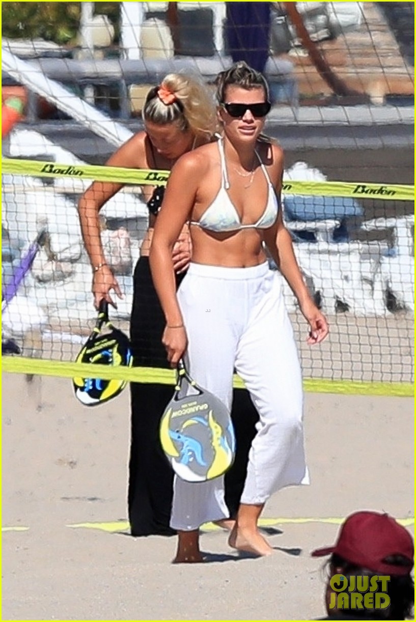 sofia richie shows off super toned abs during day at beach 03
