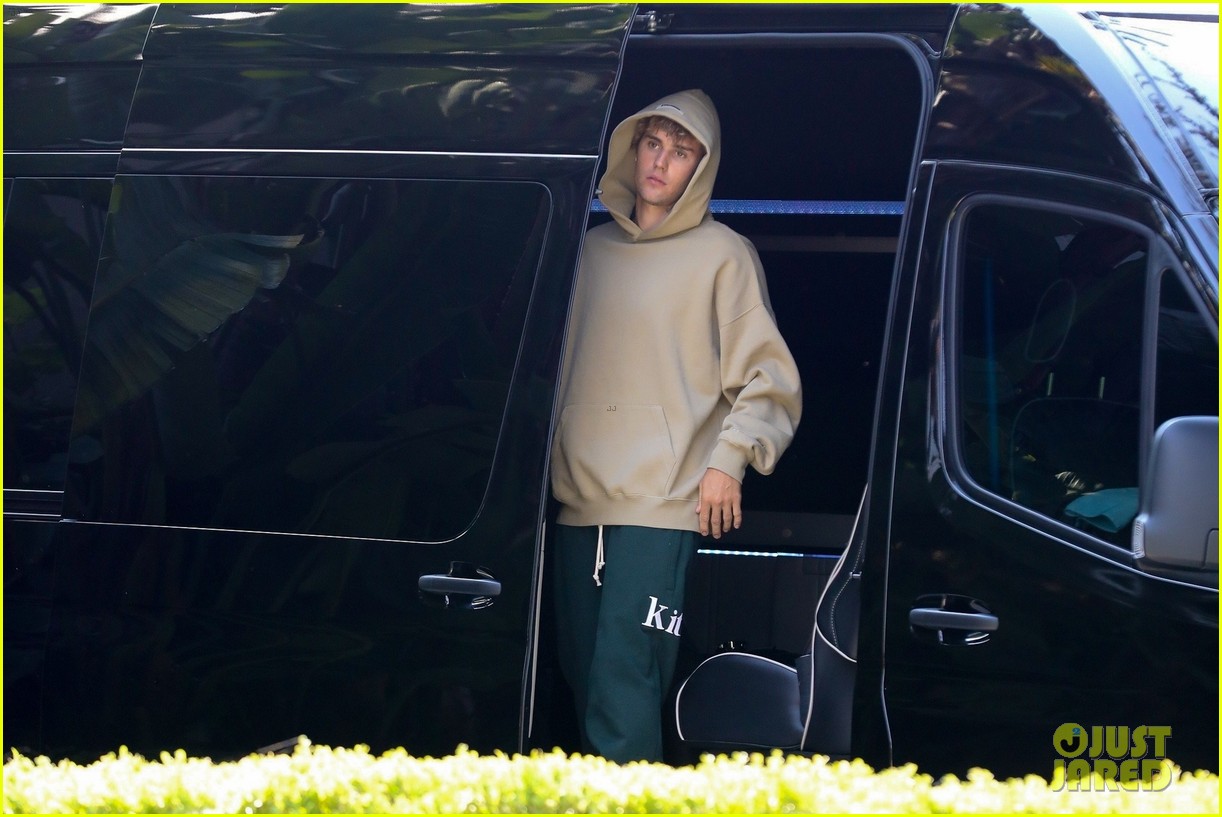 shawn mendes joins biebers at studio space pics 14