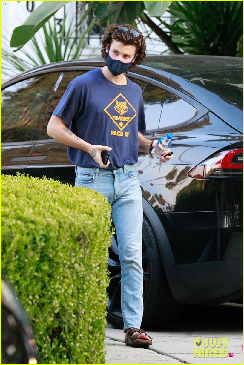 shawn mendes joins biebers at studio space pics 18