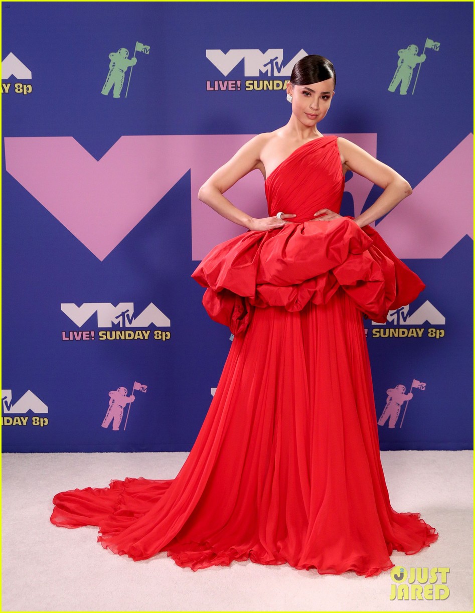 sofia carson is a vision in red at mtv vmas 2020 03
