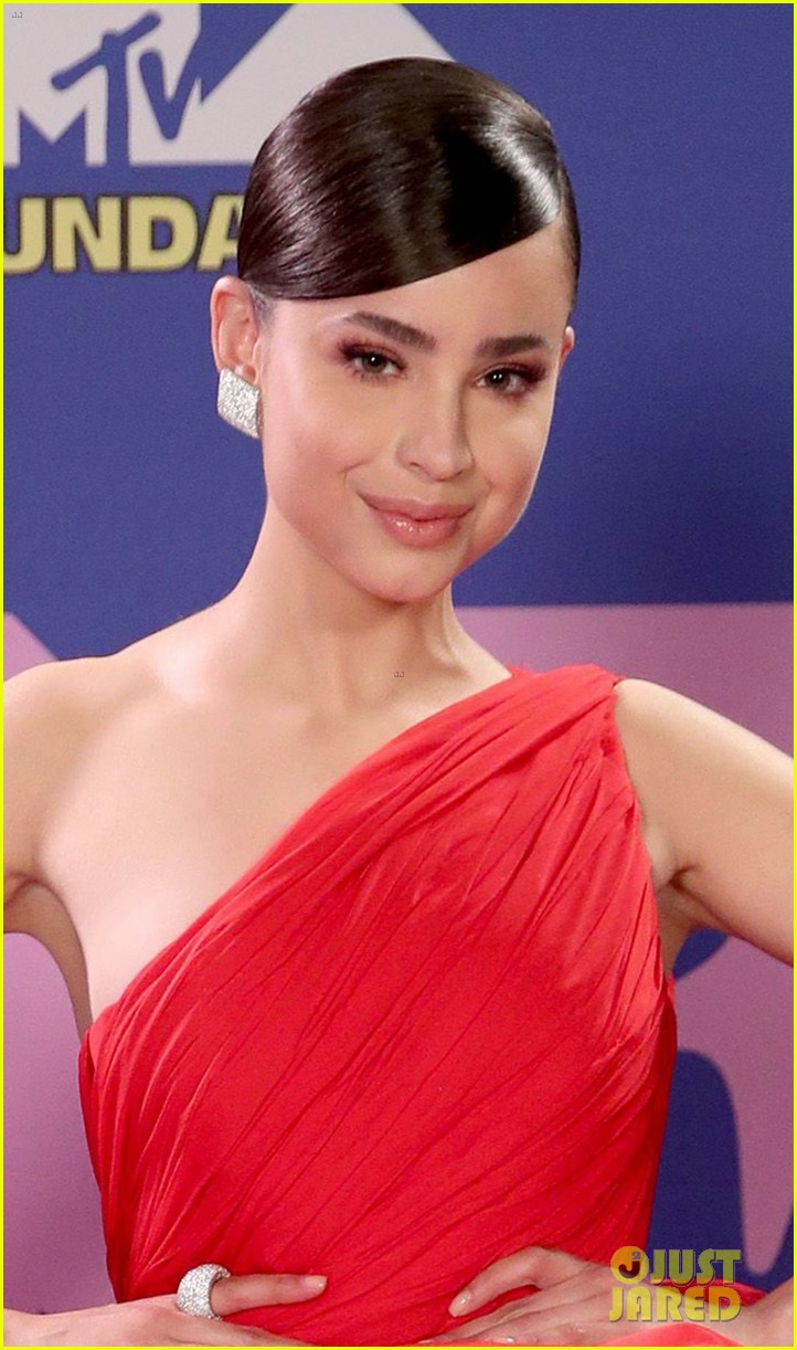 sofia carson is a vision in red at mtv vmas 2020 04