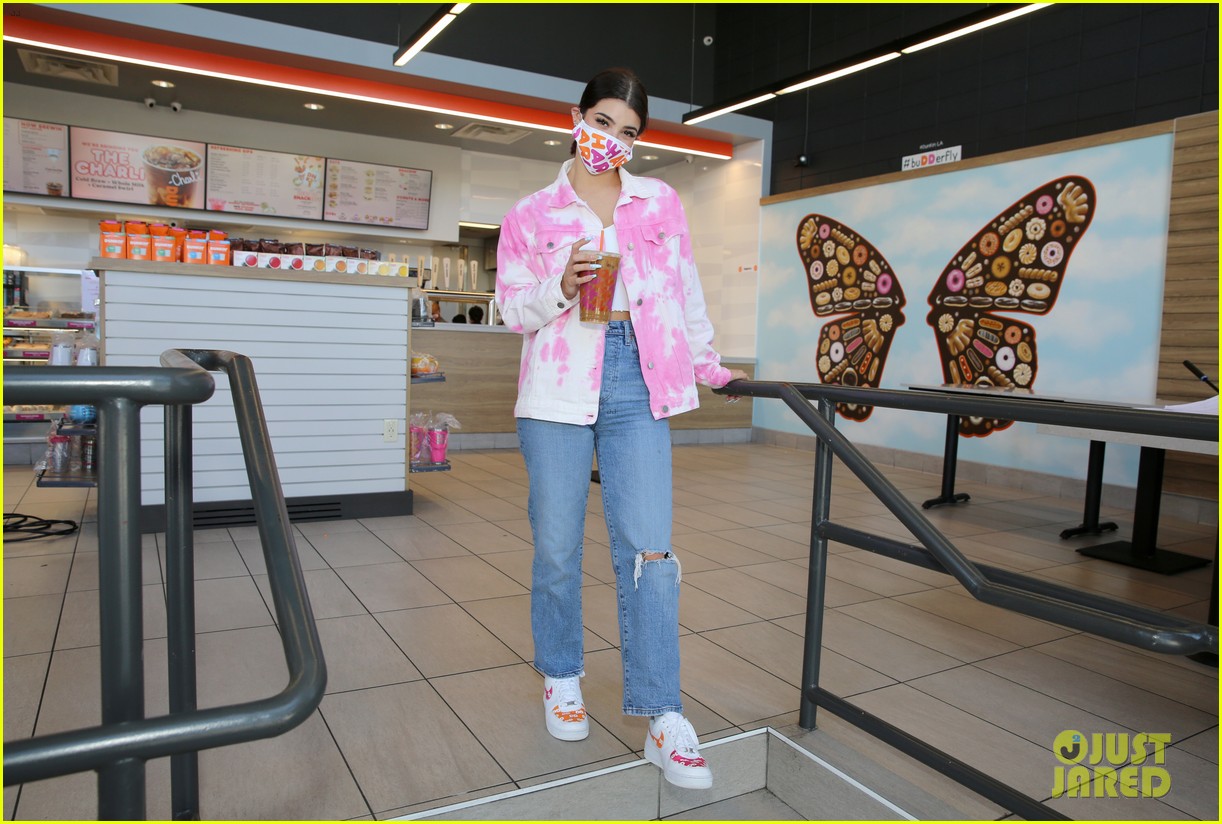 charli damelio gets her own dunkin donuts drink the charli 20