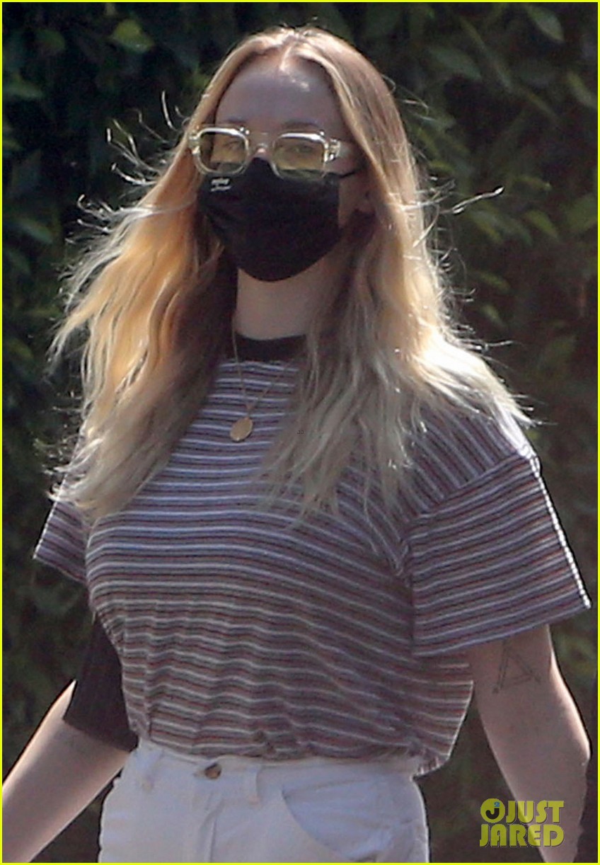 joe jonas sophie turner step out first time willa 01