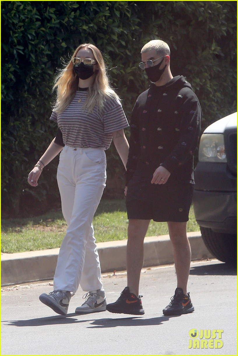joe jonas sophie turner step out first time willa 03