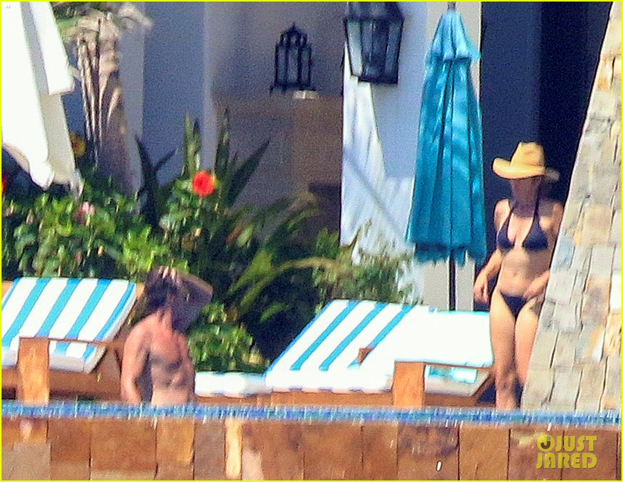 kaia gerber jacob elordi in mexico with her family 07