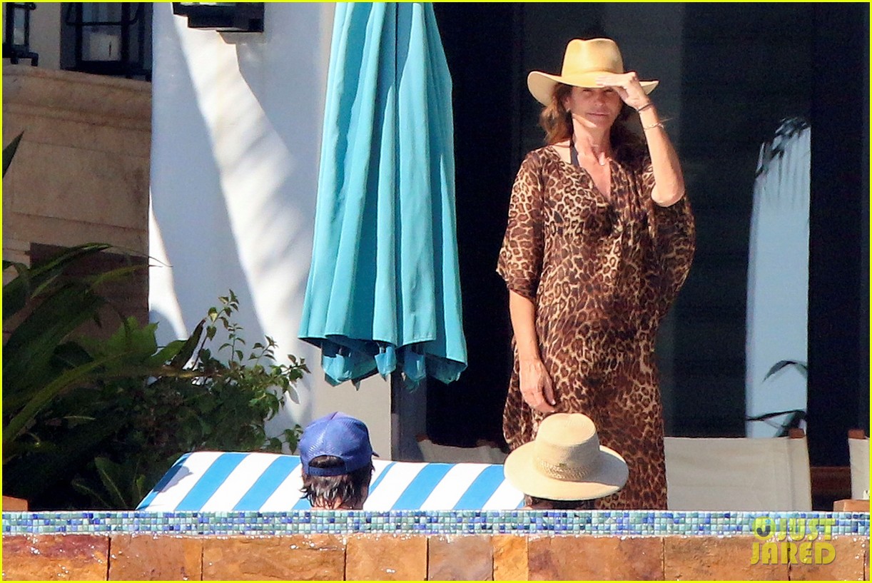 kaia gerber jacob elordi in mexico with her family 40