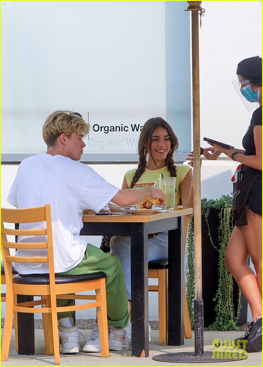 madison beer wears crop top to lunch with nick austin 03