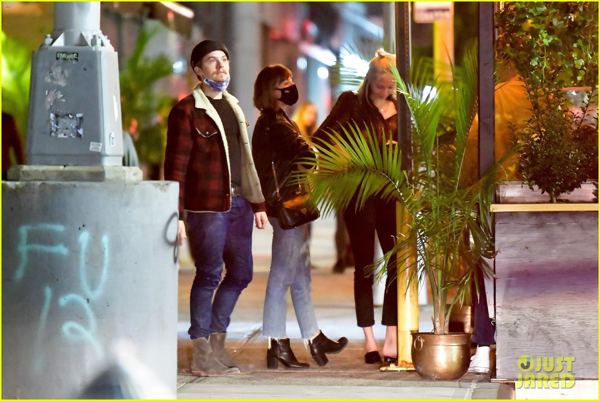 dylan sprouse barbara palvin out with friends 42