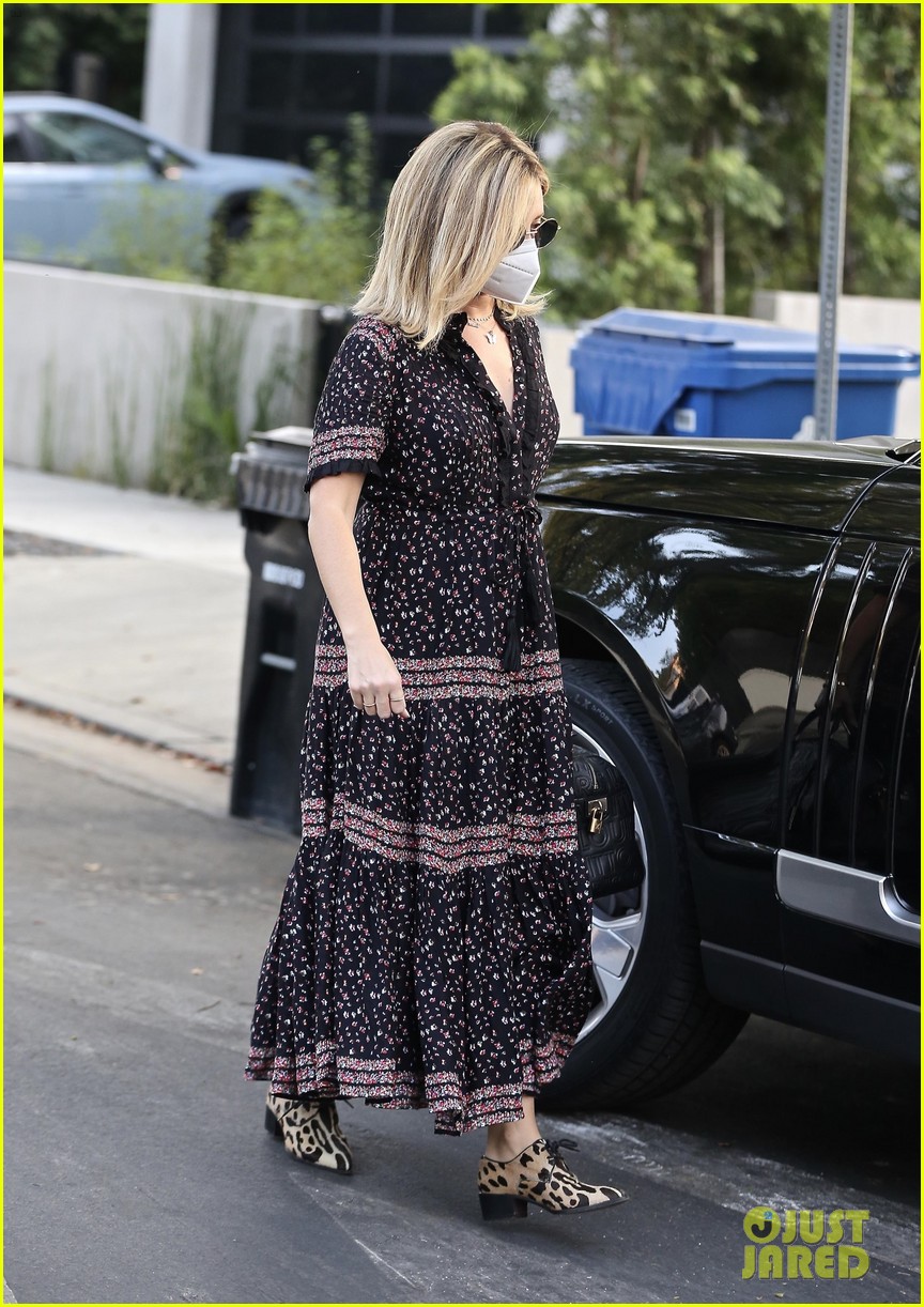 ashley tisdale steps out after revealing shes pregnant 04
