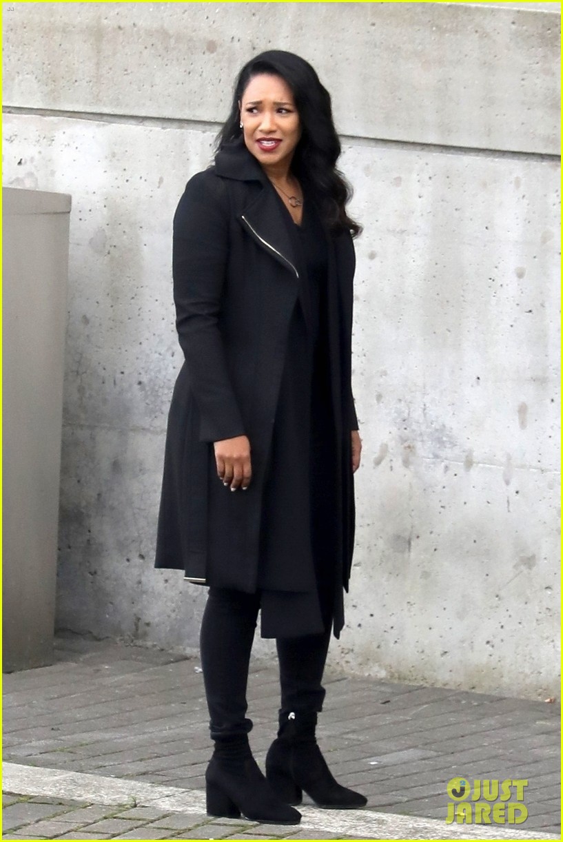 candice patton back on the flash set filming with victoria park 07