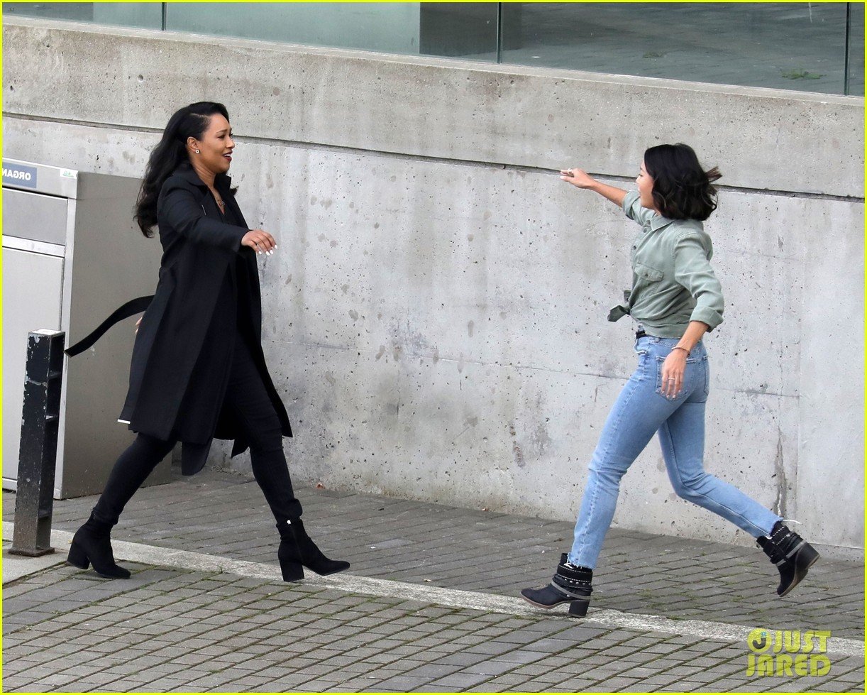 candice patton back on the flash set filming with victoria park 09