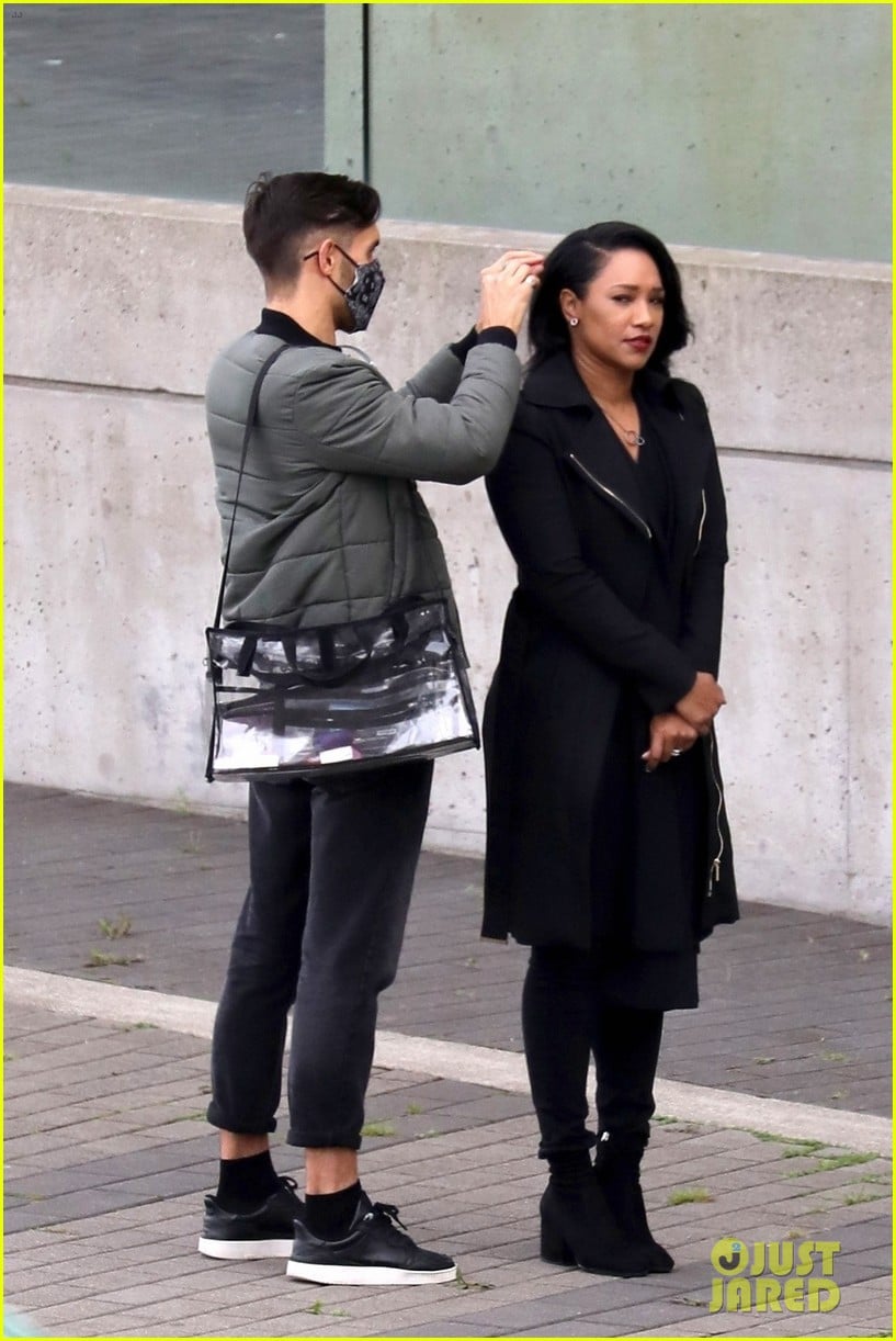candice patton back on the flash set filming with victoria park 10