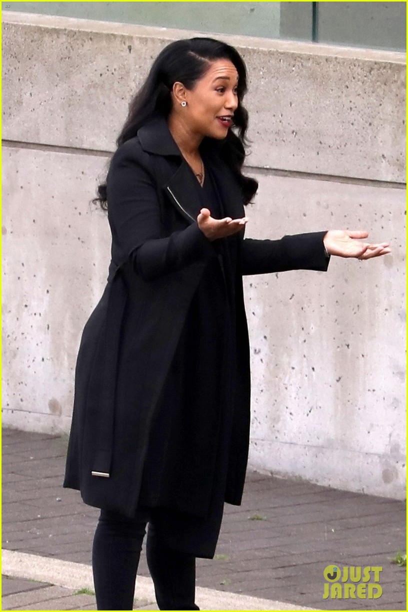 candice patton back on the flash set filming with victoria park 11