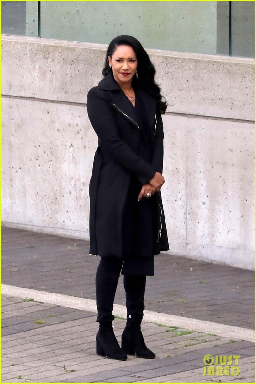candice patton back on the flash set filming with victoria park 12
