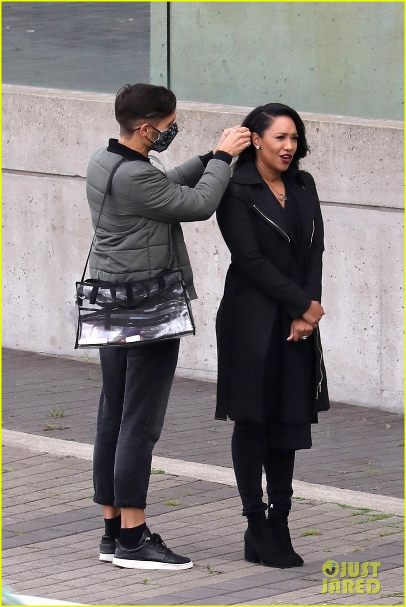 candice patton back on the flash set filming with victoria park 14