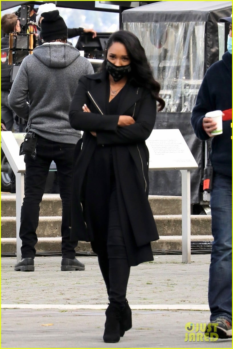 candice patton back on the flash set filming with victoria park 17