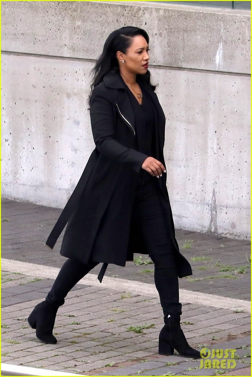 candice patton back on the flash set filming with victoria park 20