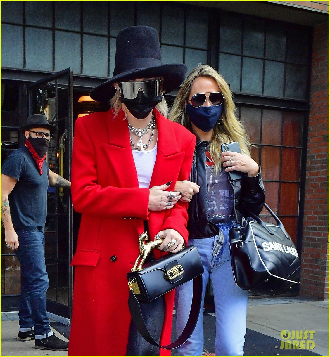 miley cyrus tophat red coat leaving hotel mom nyc 04