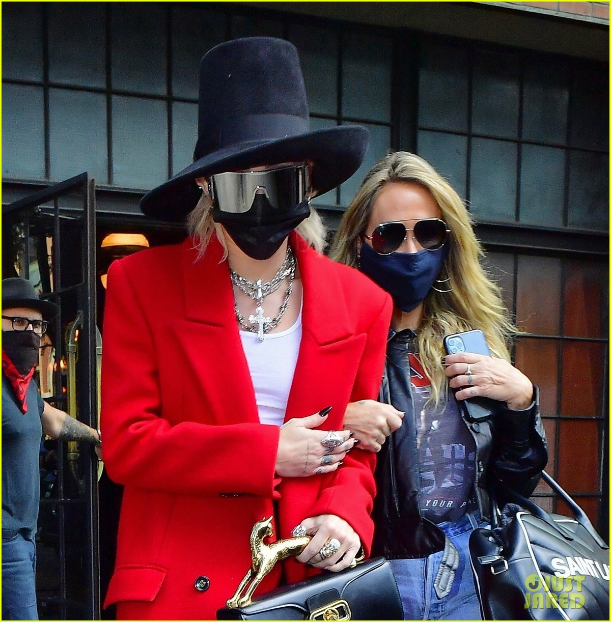 miley cyrus tophat red coat leaving hotel mom nyc 08