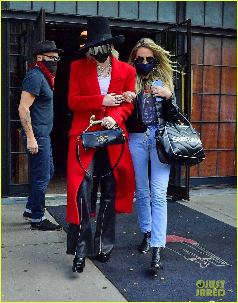 miley cyrus tophat red coat leaving hotel mom nyc 11