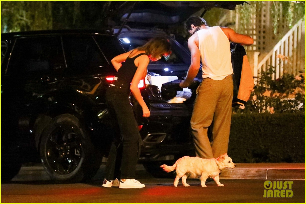 kaia gerber brings her dog to dinner with jacob elordi 26