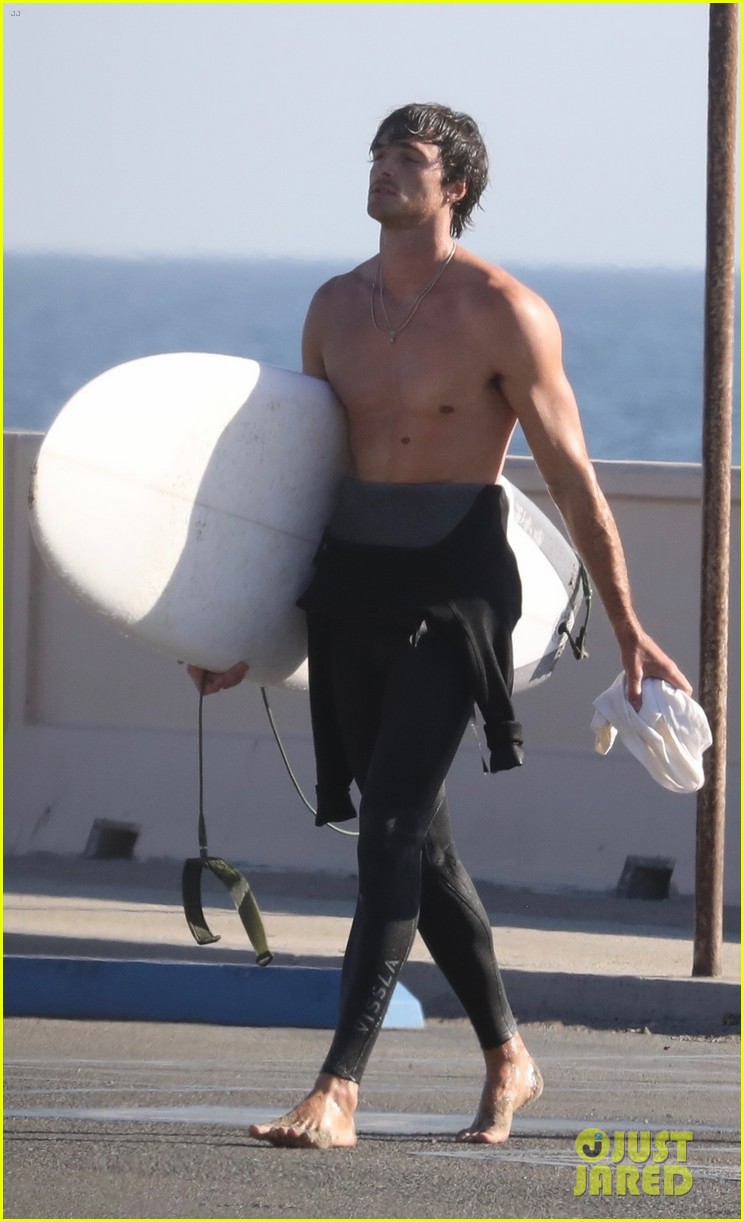 jacob elordi bares his abs after surf session in malibu 01