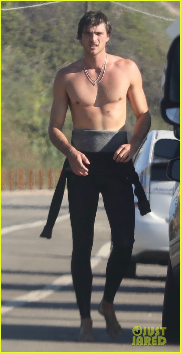 jacob elordi bares his abs after surf session in malibu 02