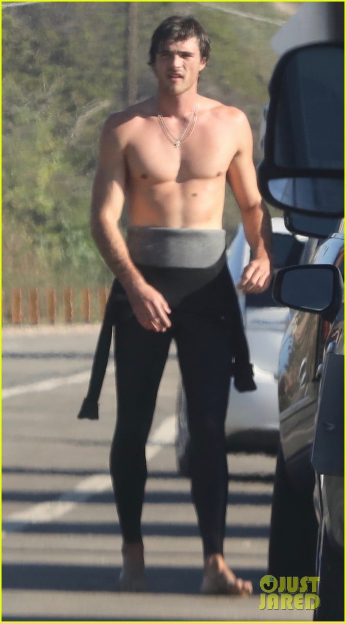 jacob elordi bares his abs after surf session in malibu 06